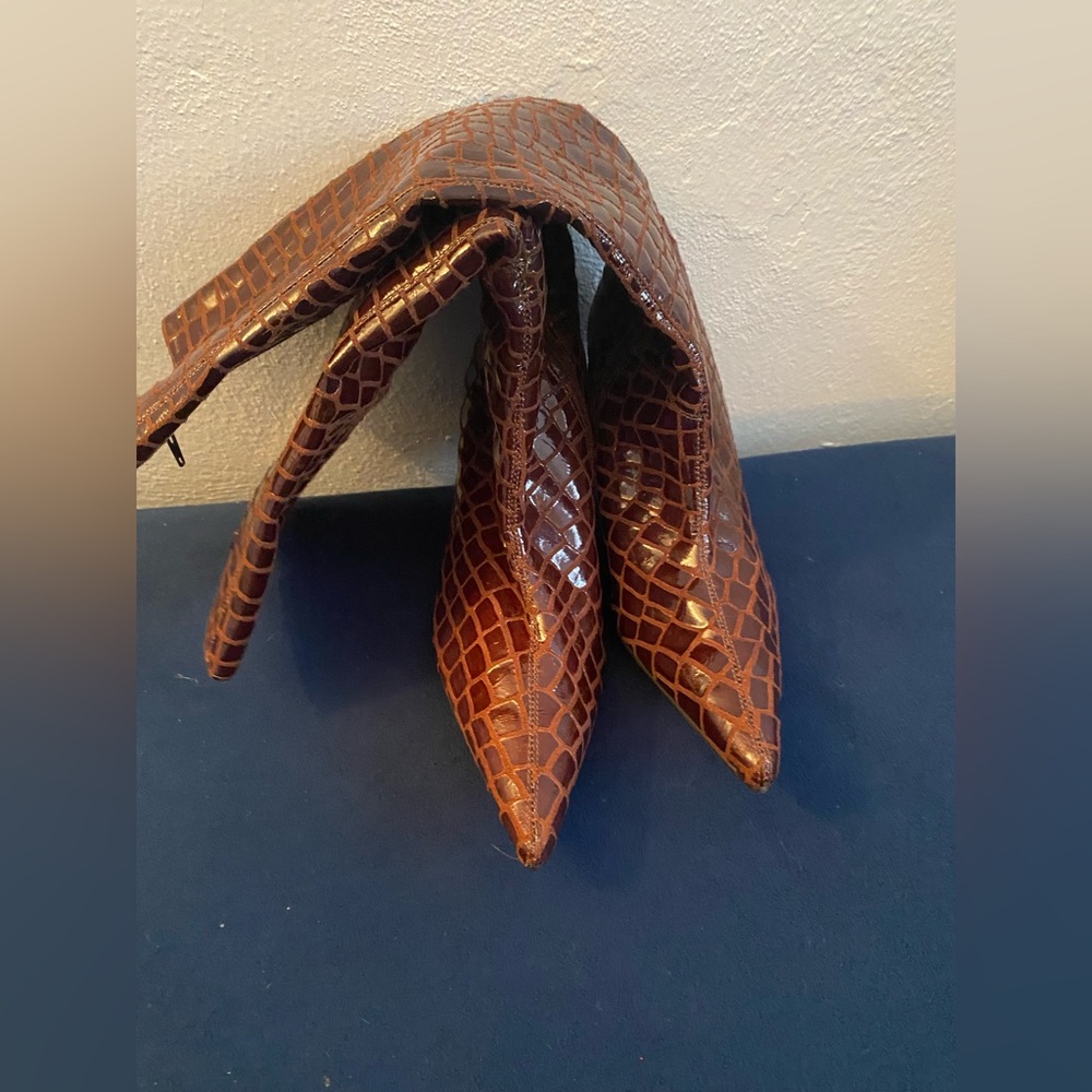 Chic Crocodile Pattern Brown Boots